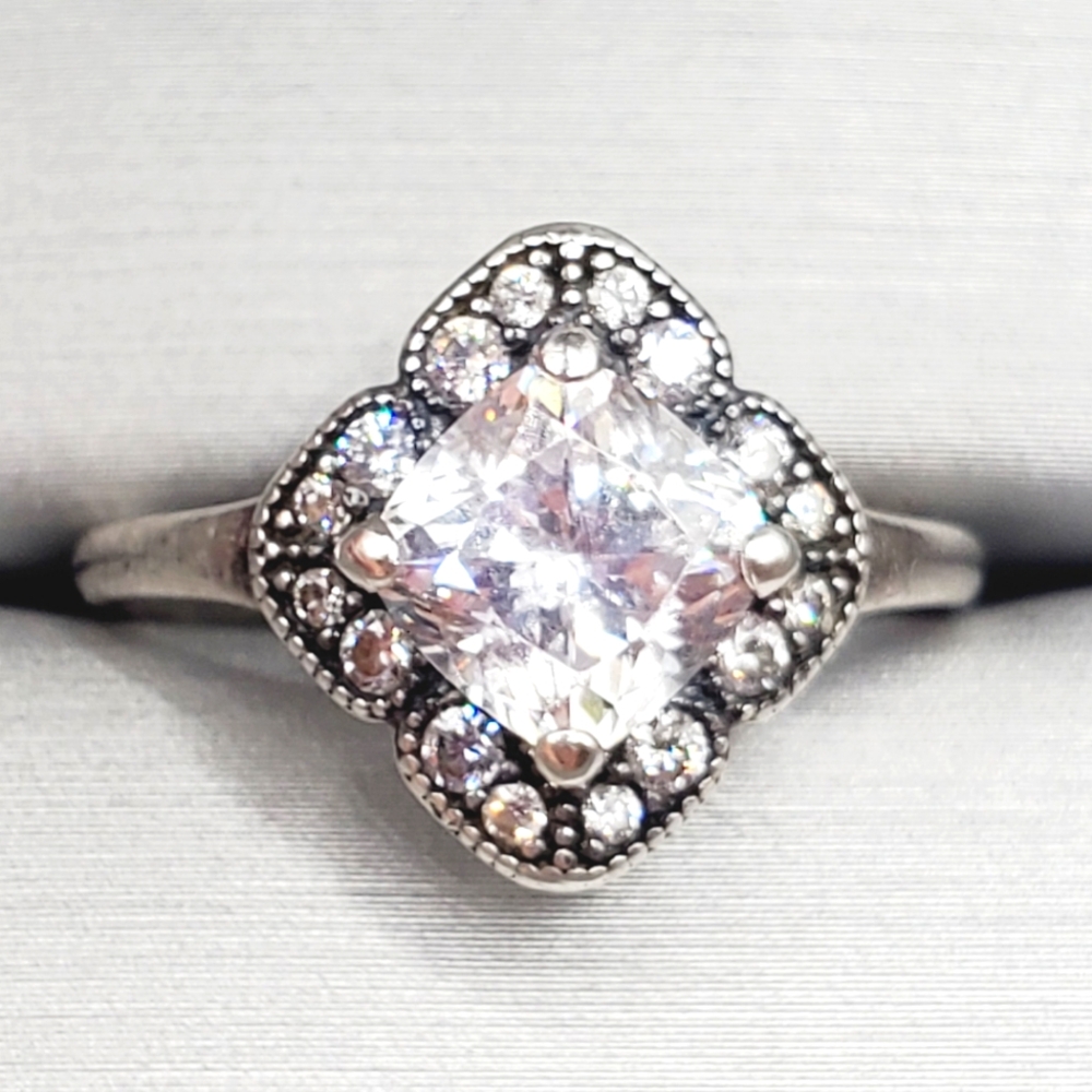 White Diamond Simulants 925 Sterling Silver Halo Milgrain Ring